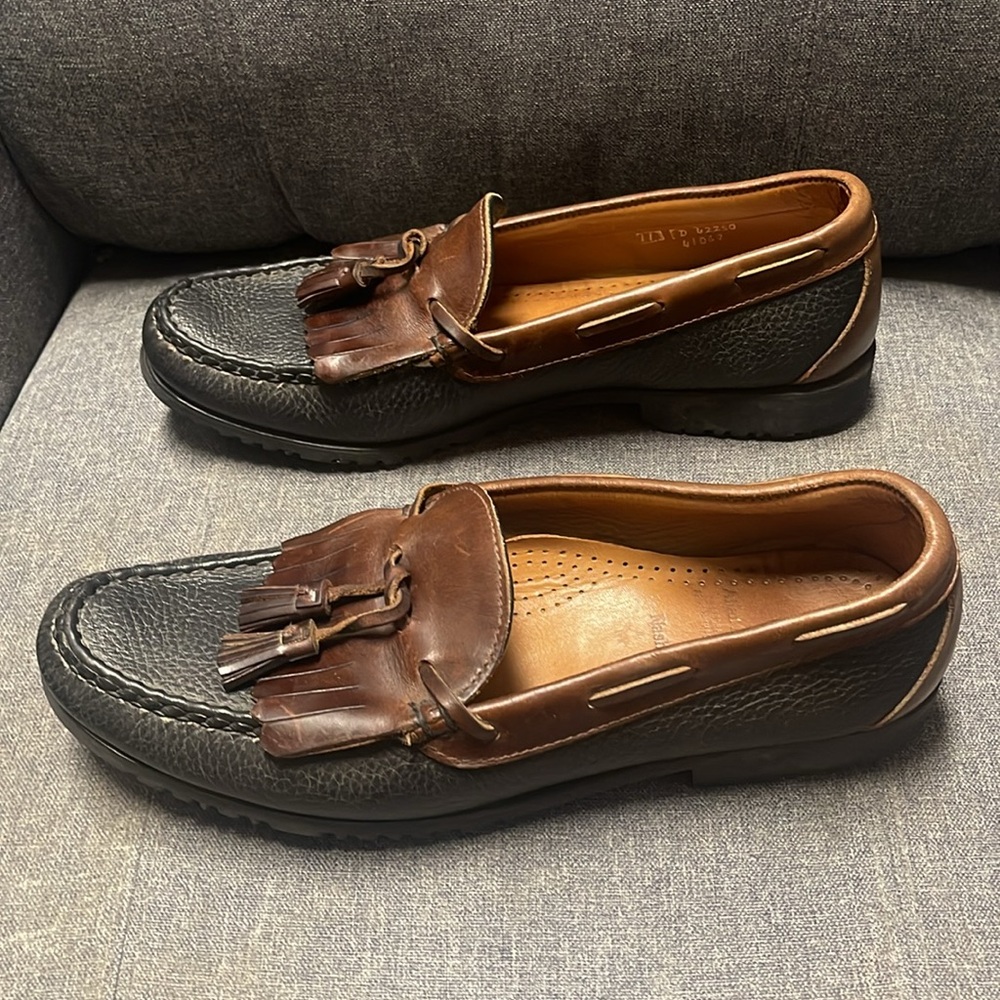 Allen Edmonds Nashua Tassel Loafer in Black & Brown - Picture 7 of 10